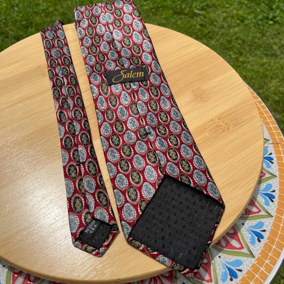 Vintage Salem Red, Silver, Gold Patterned 100% Silk 90s Retro 3.75" x 63" USA - Picture 5 of 6